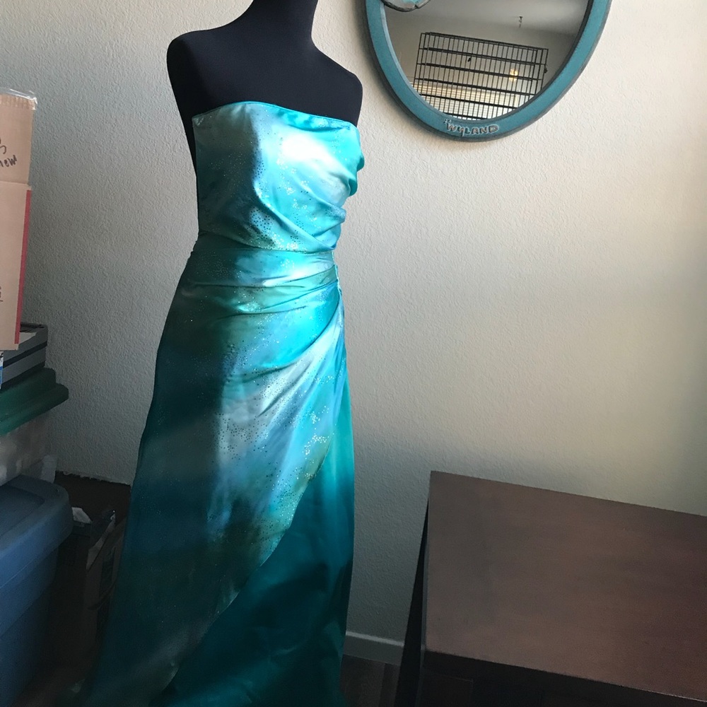 Formal/Prom Dress - Picture 2 of 3